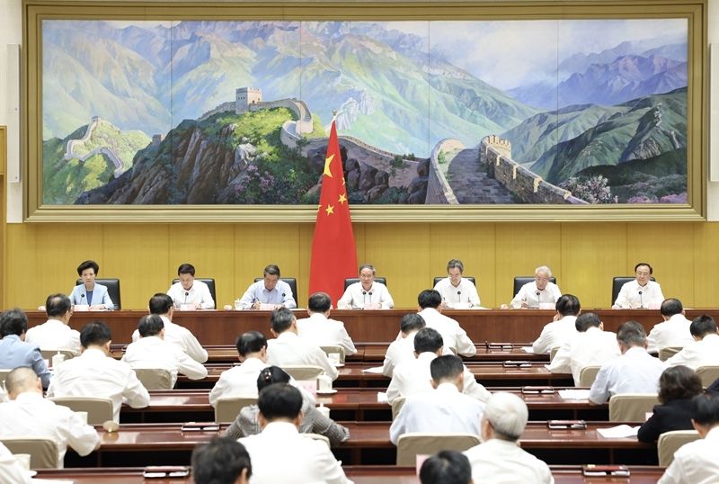 图为西藏阿里地区交警开展秋季韦德真人